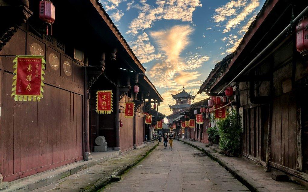 不规则针织上衣搭配蓝色紧身牛仔裤，满屏都是大长腿，你觉得怎么样？游戏画面